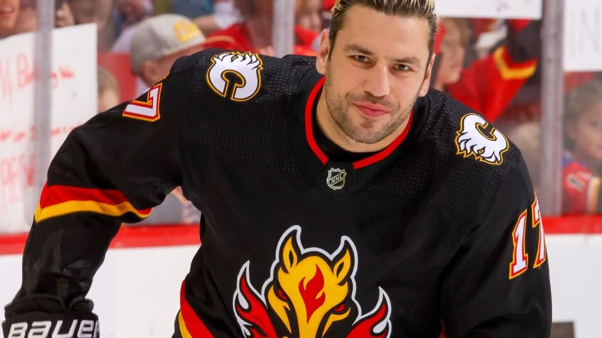 Blues terminate Milan Lucic’s pro tryout; veteran forward’s comeback ends - Article News sur NHL Insight
