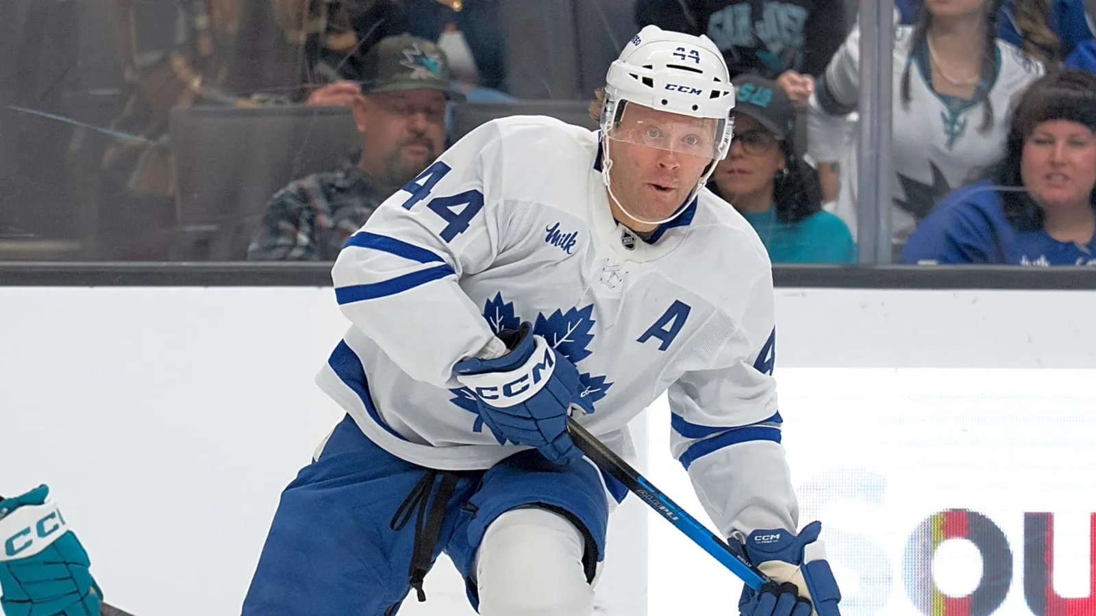 nhl-blue-line-trade-talks-with-no-move-clauses_0.jpg