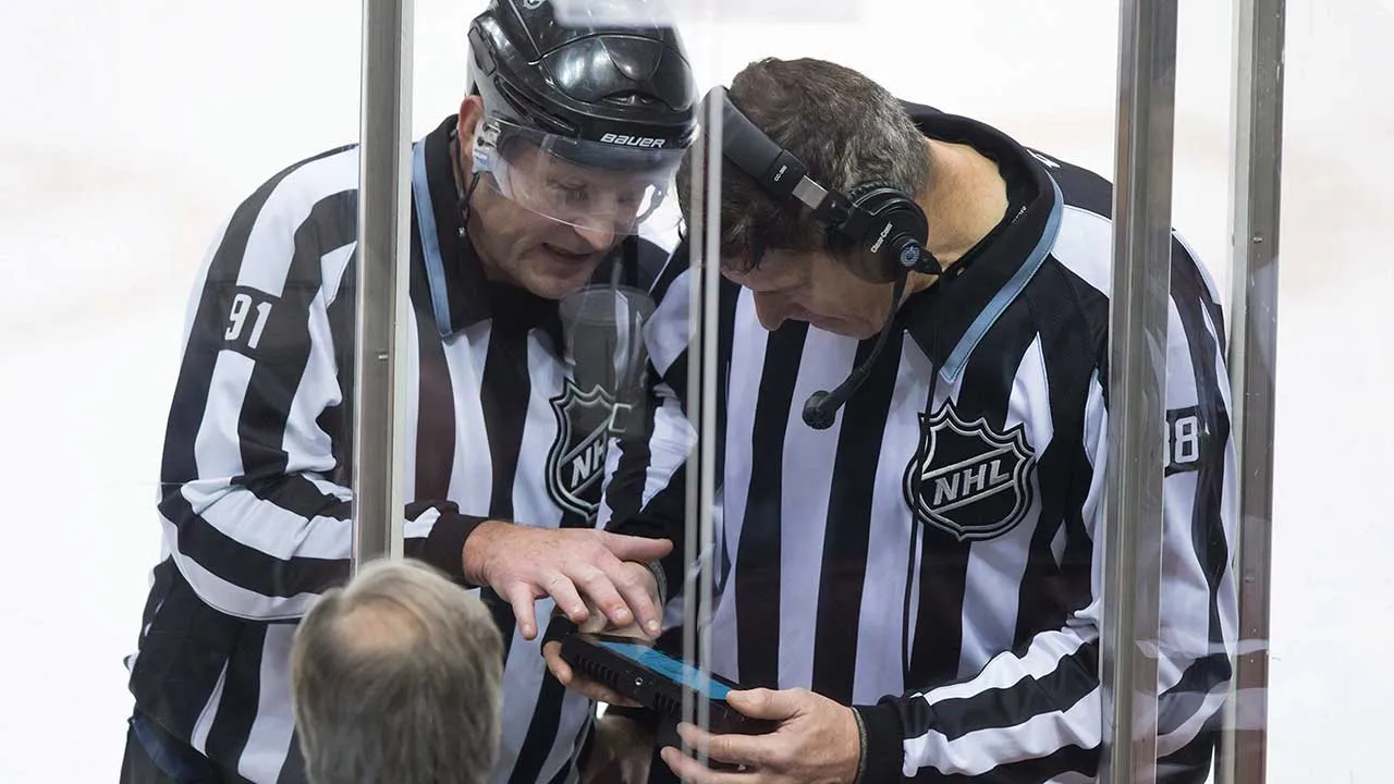 Tortorella's Game 2 Challenge Hands Carolina Momentum - Article Analysis sur NHL Insight