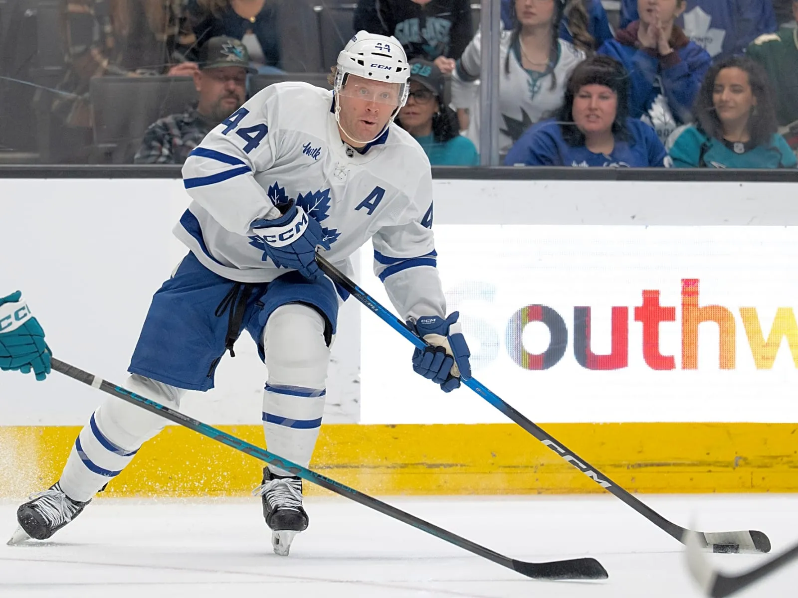 NHL Rumors: Toronto Maple Leafs and Edmonton Oilers Look to Reshape Their Blue Lines - Article News sur NHL Insight
