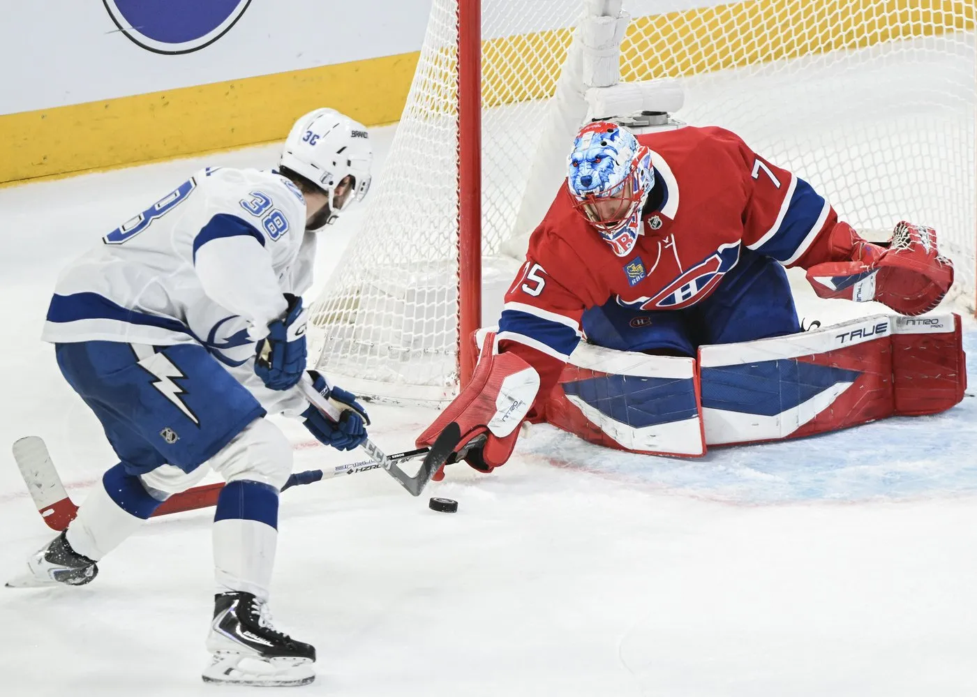 nhl-goaltending-duel_2.jpg