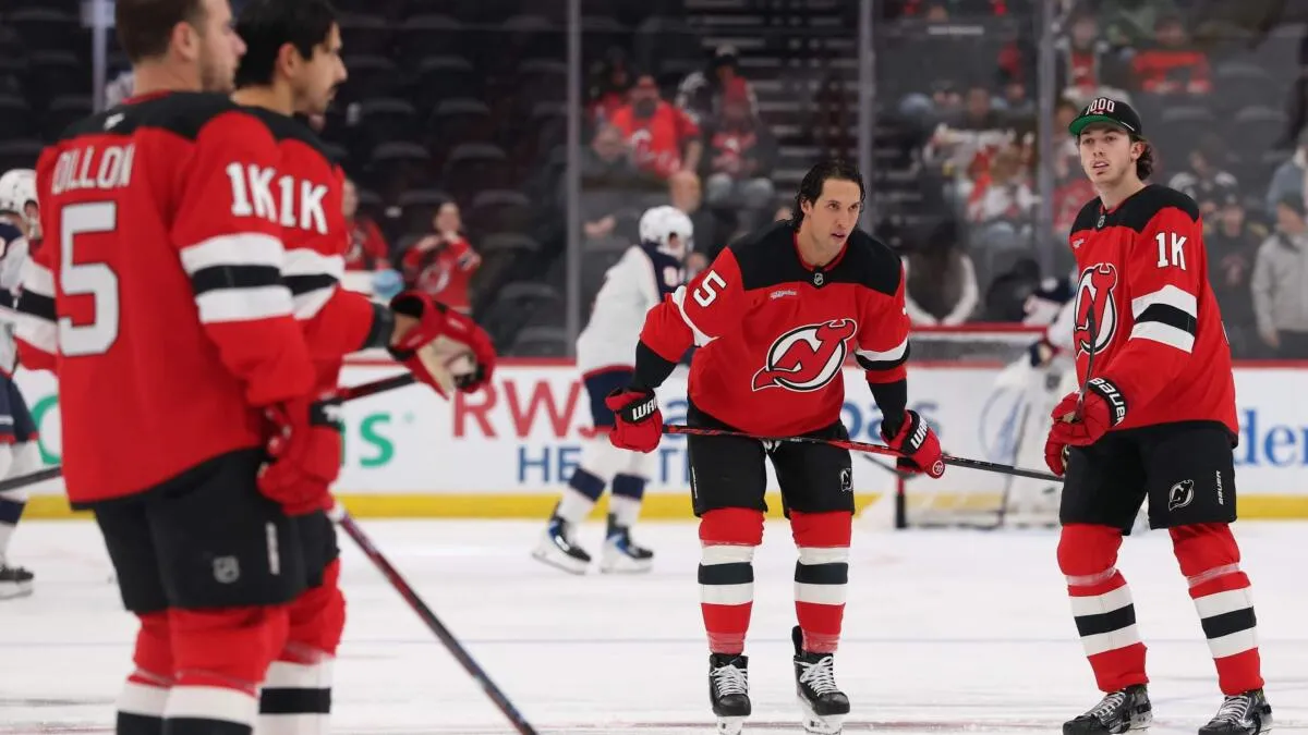 Understanding NHL helmet mandatory during pre-game warmups Rule 9.6 for players entering since 2019-20: A complete guide - Article News sur NHL Insight
