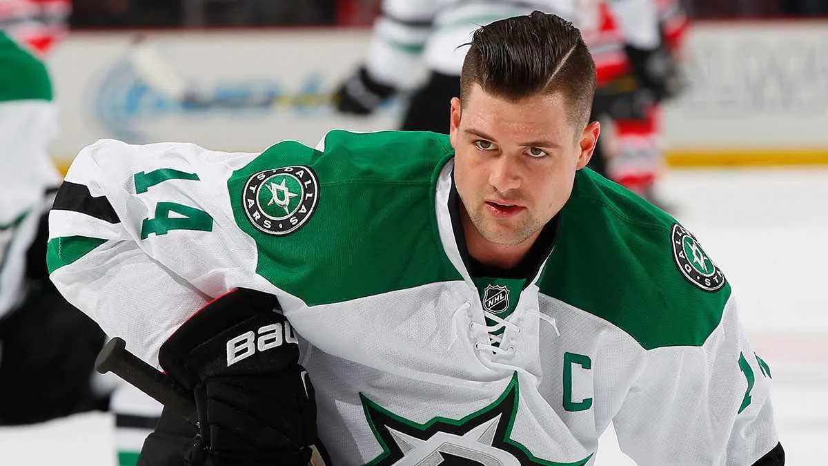 NHL helmet mandate during pre-game warmups for players entering 2019-2020 or later: What you need to know - Article News sur NHL Insight