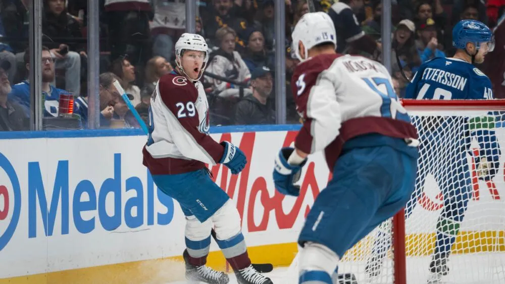 MacKinnon’s five-point night leads Avalanche past Canucks in OT thriller - Article News sur NHL Insight