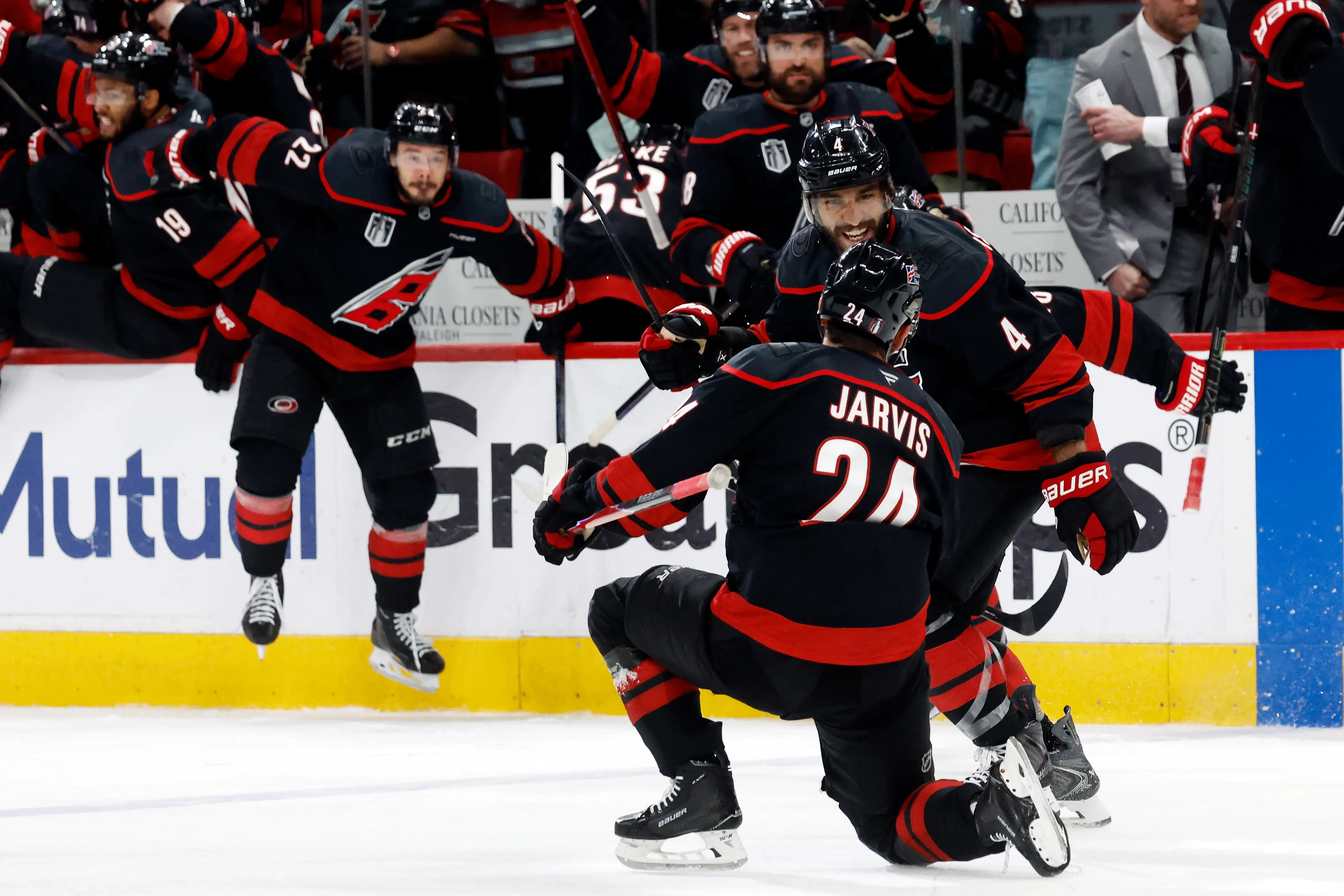 Hurricanes Rally Twice to Steal Early Stanley Cup Final Edge - Article Analysis sur NHL Insight