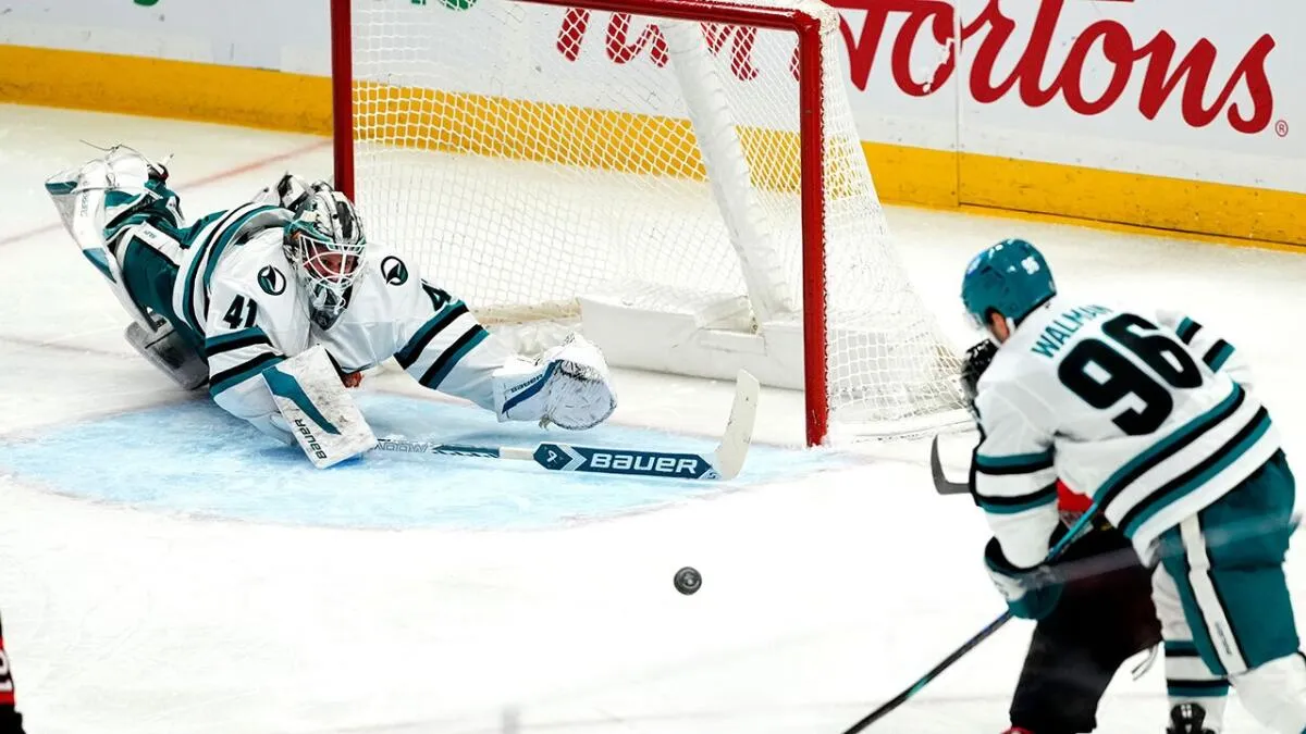 San Jose Sharks acquire Laurent Brossoit from Chicago Blackhawks - Article News sur NHL Insight