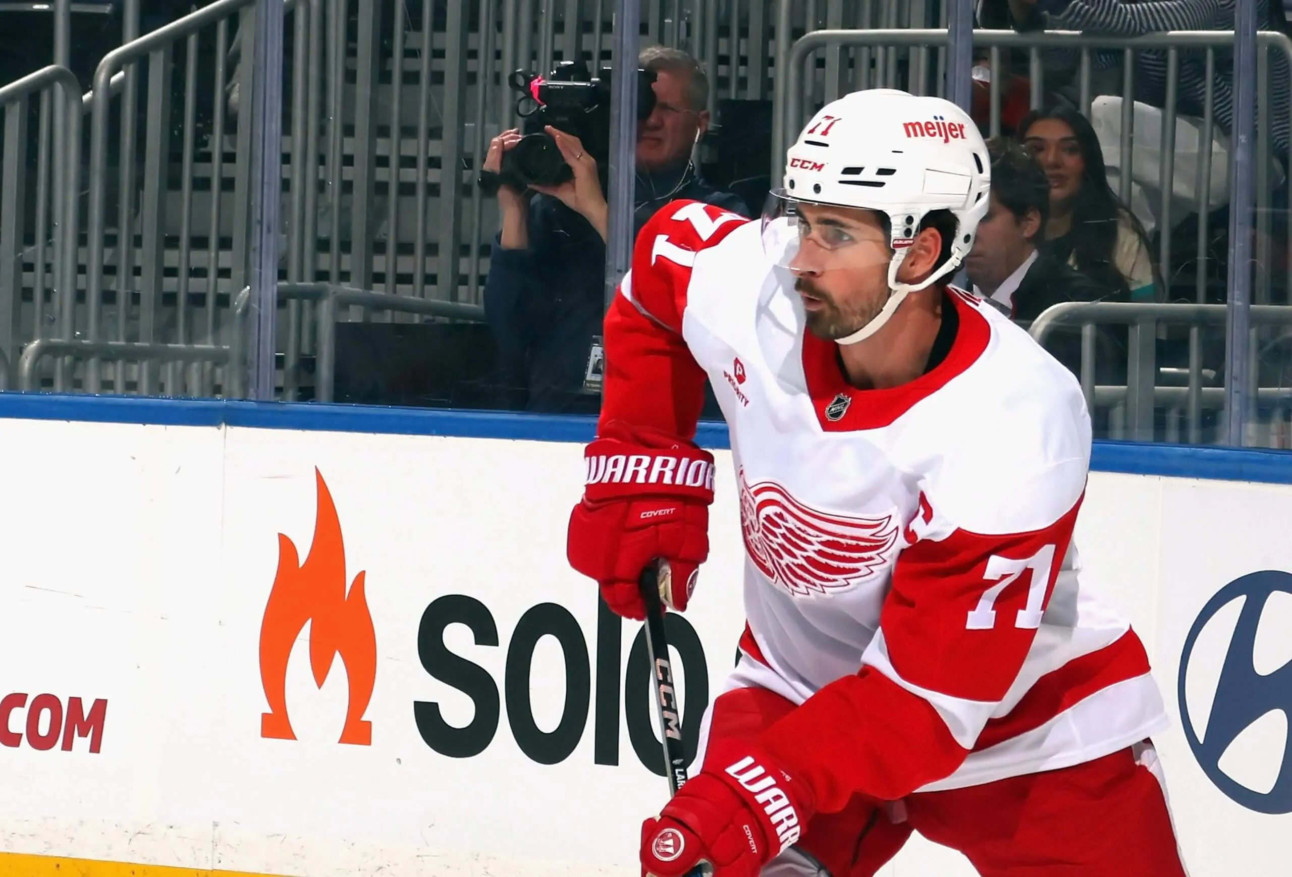 Tkachuk trade raises Larkin price tag and removes top suitor - Article Analysis sur NHL Insight