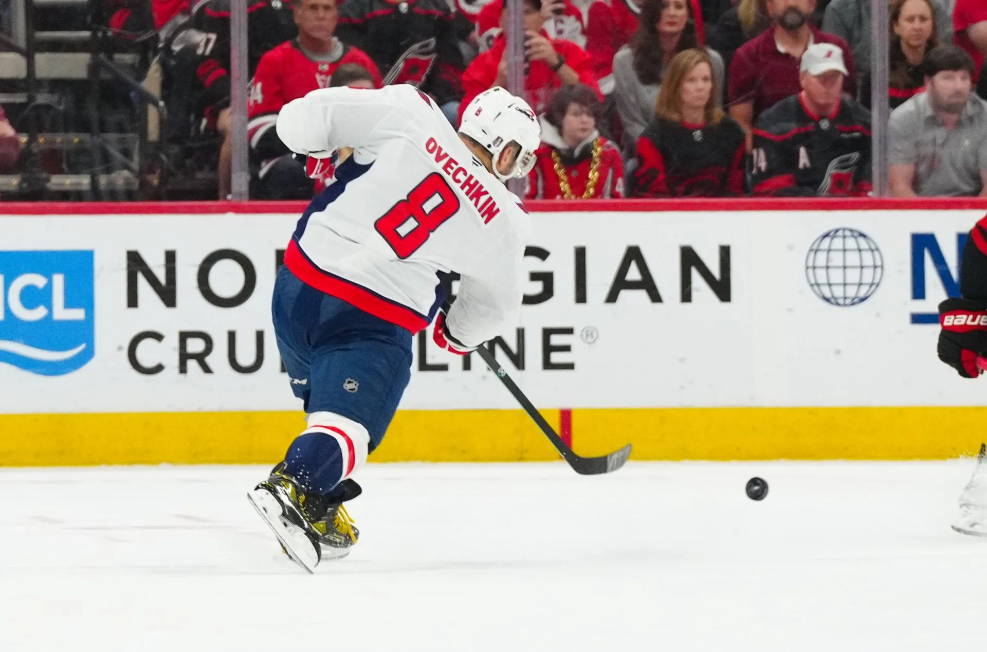 Ovechkin receives heartfelt tribute in potential final Pittsburgh game - Article News sur NHL Insight