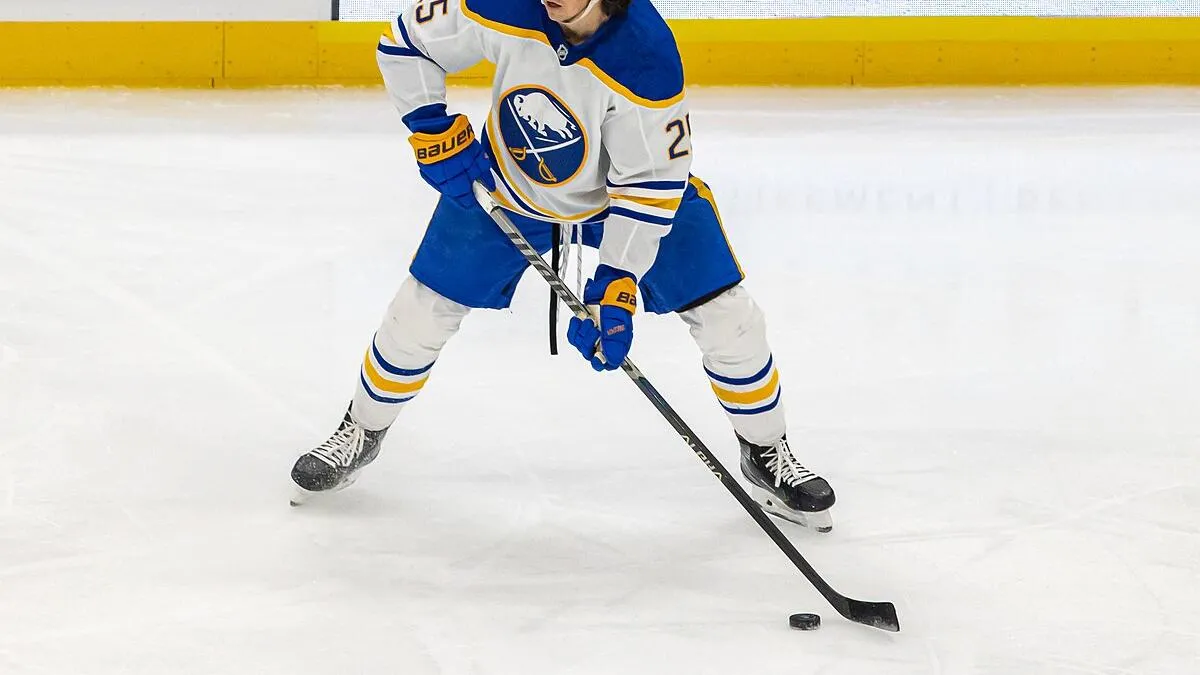 Owen Power and the Buffalo Sabres: High ceilings, looming questions for 2025-26 - Article Analysis sur NHL Insight