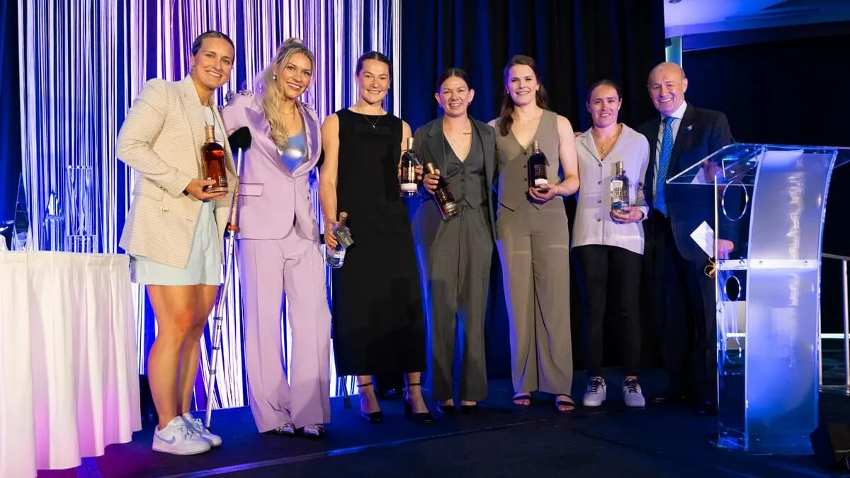PWHL 2025-26 award predictions: who will hoist the hardware in a historic 8-team league? - Article News sur NHL Insight