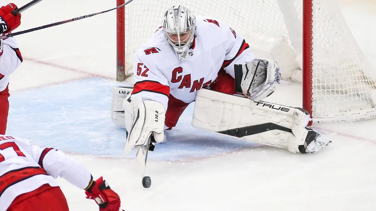 Pyotr Kochetkov 1A goaltender Hurricanes: how the Russian rookie stole the crease in Carolina - Article Draft & Prospects sur NHL Insight