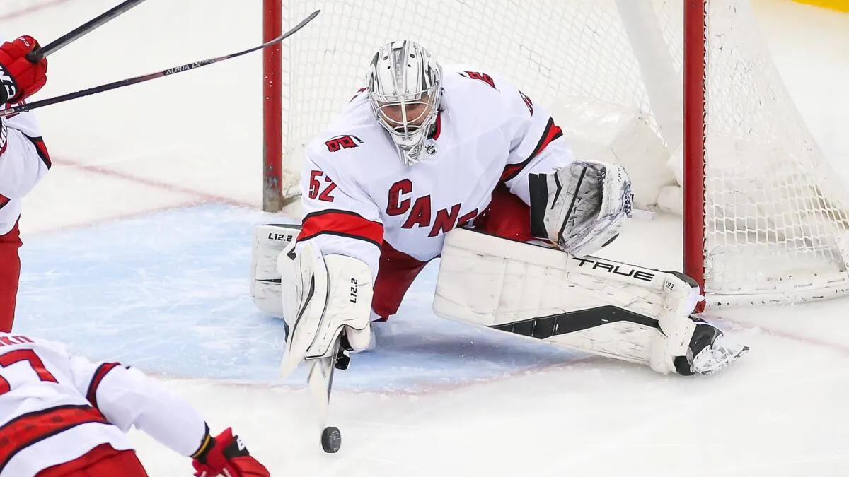 Carolina Hurricanes goalie Pyotr Kochetkov season-ending surgery: Impact on the Metro leaders - Article News sur NHL Insight