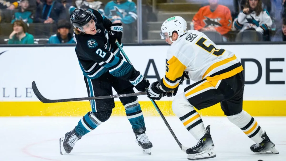 San Jose Sharks place Will Smith and Philipp Kurashev on injured reserve: Top line decimated after brutal board crashes - Article News sur NHL Insight
