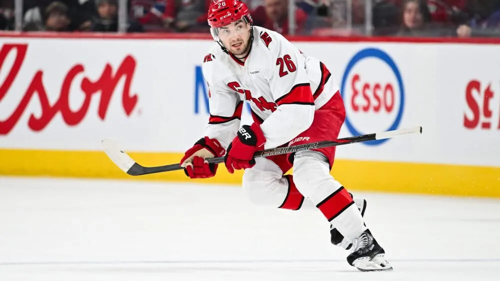 Sean Walker's Hurricanes Defensive Struggles in the 2025-26 Season - Article Analysis sur NHL Insight