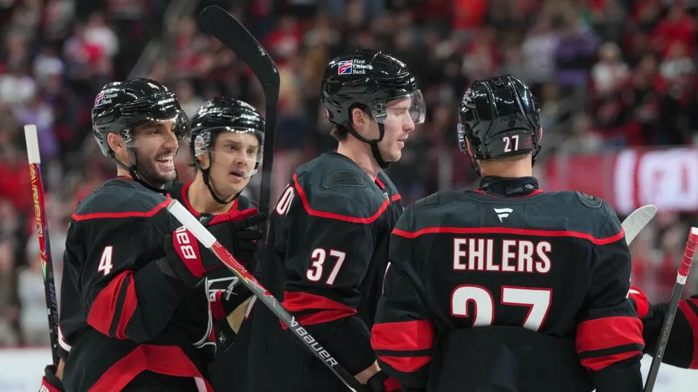 Hurricanes rally to beat Canucks 4-3 in overtime behind Aho and Svechnikov - Article News sur NHL Insight