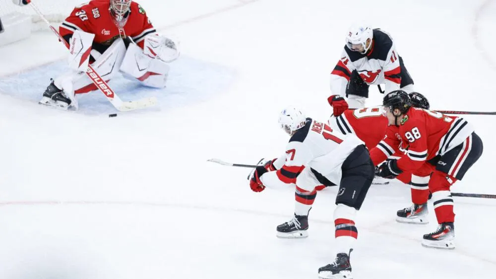 Simon Nemec’s overtime hat trick lifts Devils past Blackhawks in dramatic OT win - Article News sur NHL Insight