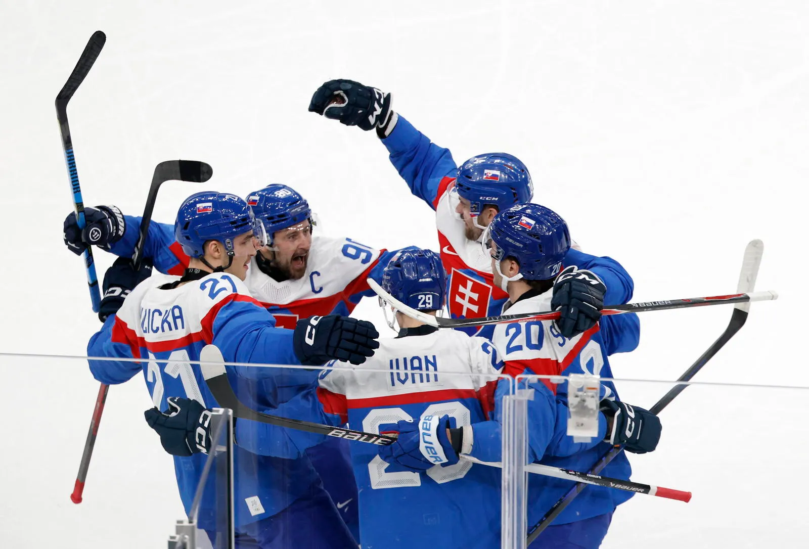 Slovakia upsets Finland 4-1 in men's hockey opener at Milan Cortina Olympics - Article News sur NHL Insight