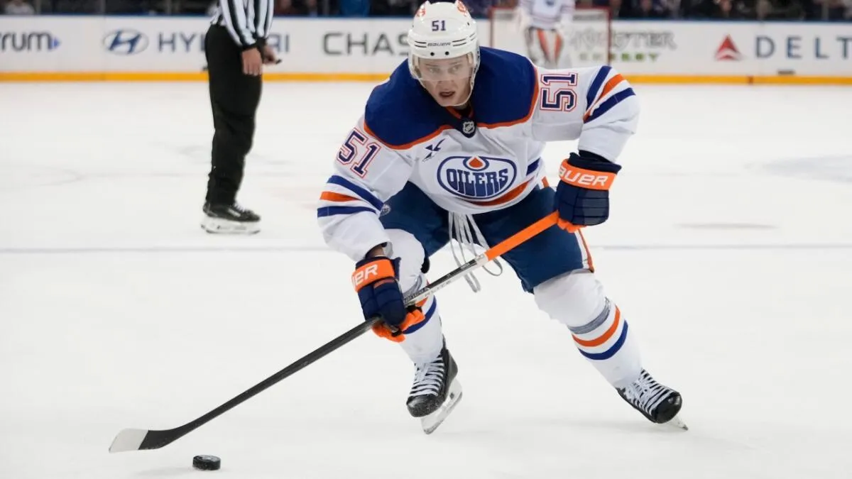 Maple Leafs claim Troy Stecher off waivers: instant depth on the right side - Article News sur NHL Insight