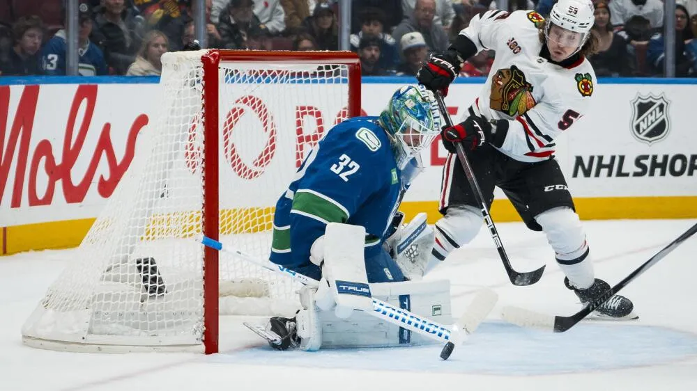 Bertuzzi Hat Trick Sparks Chicago as Blackhawks Top Canucks 5-2 - Article News sur NHL Insight