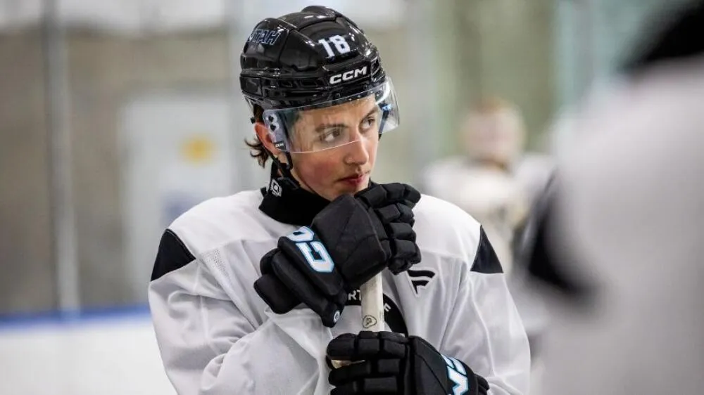 Leading the Utah Mammoth top prospects update 2025-26 season: Caleb Desnoyers and Tij Iginla - Article Analysis sur NHL Insight