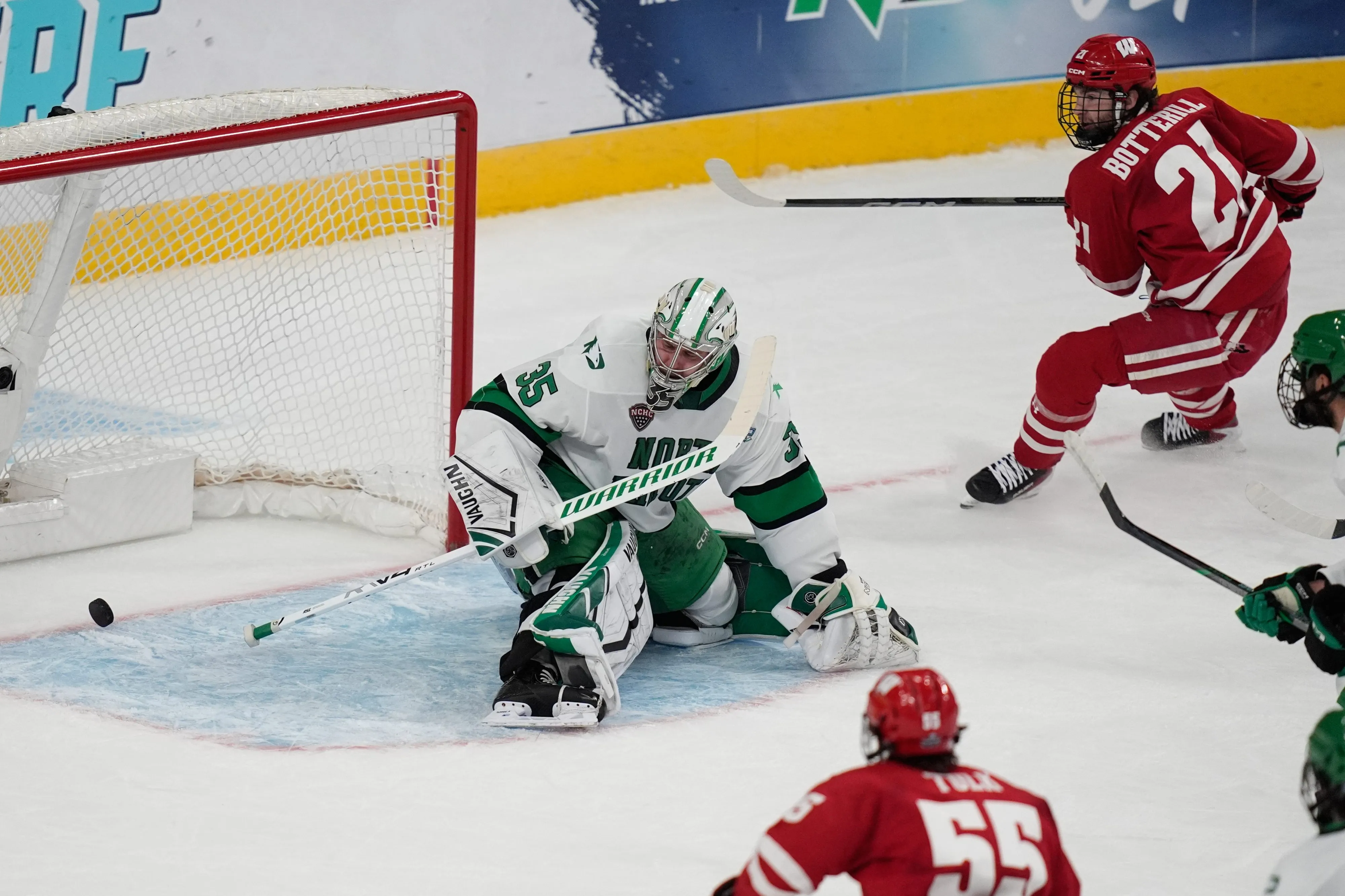 Wisconsin upsets North Dakota to reach Frozen Four title game - Article News sur NHL Insight